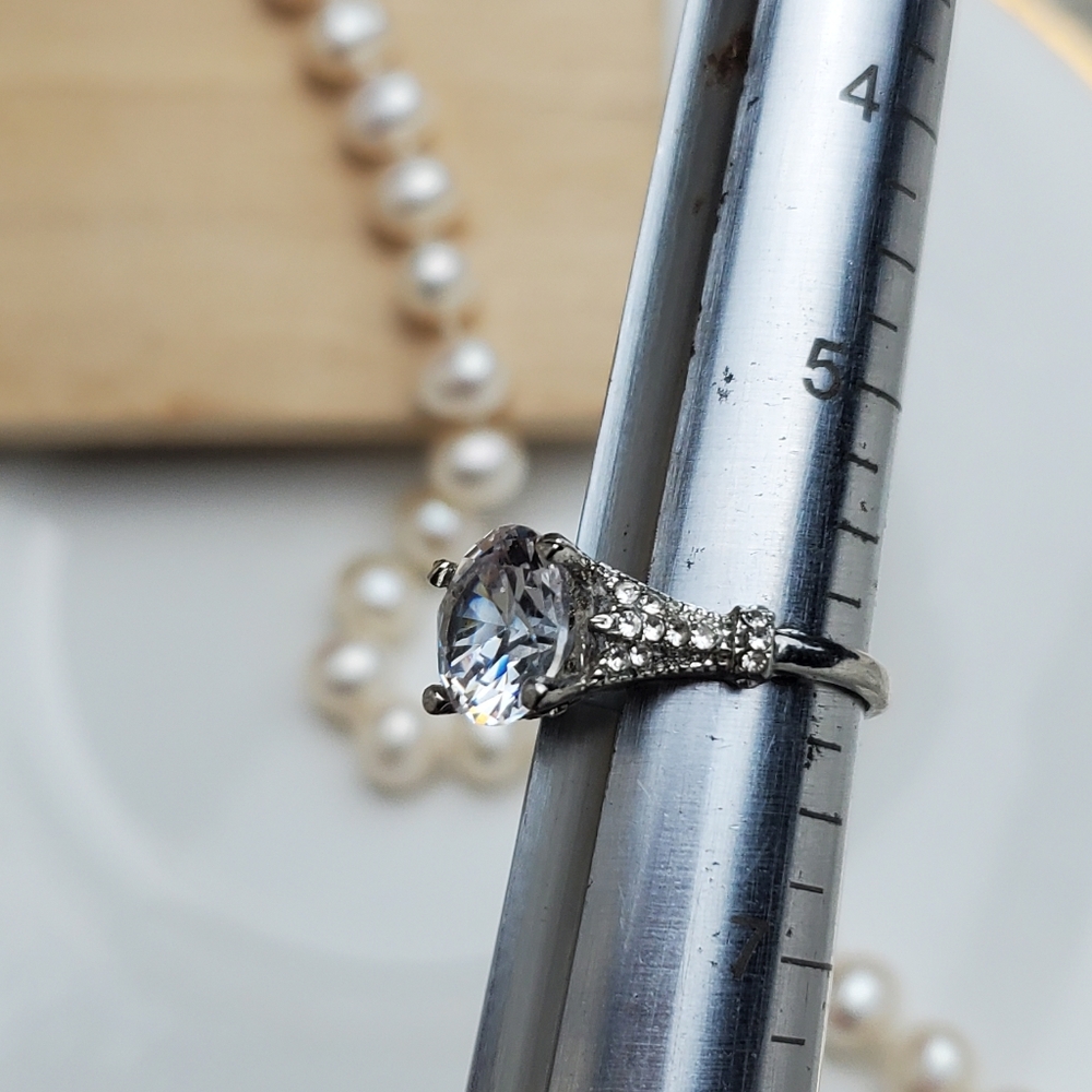 ๐ Large Diamond Ring - Picture 4 of 8